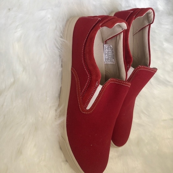 UGG men slip on, size 9 color red in perfect condition - Picture 4 of 5